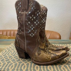 Cuadra women's python laser cut leather boots sz 8.5